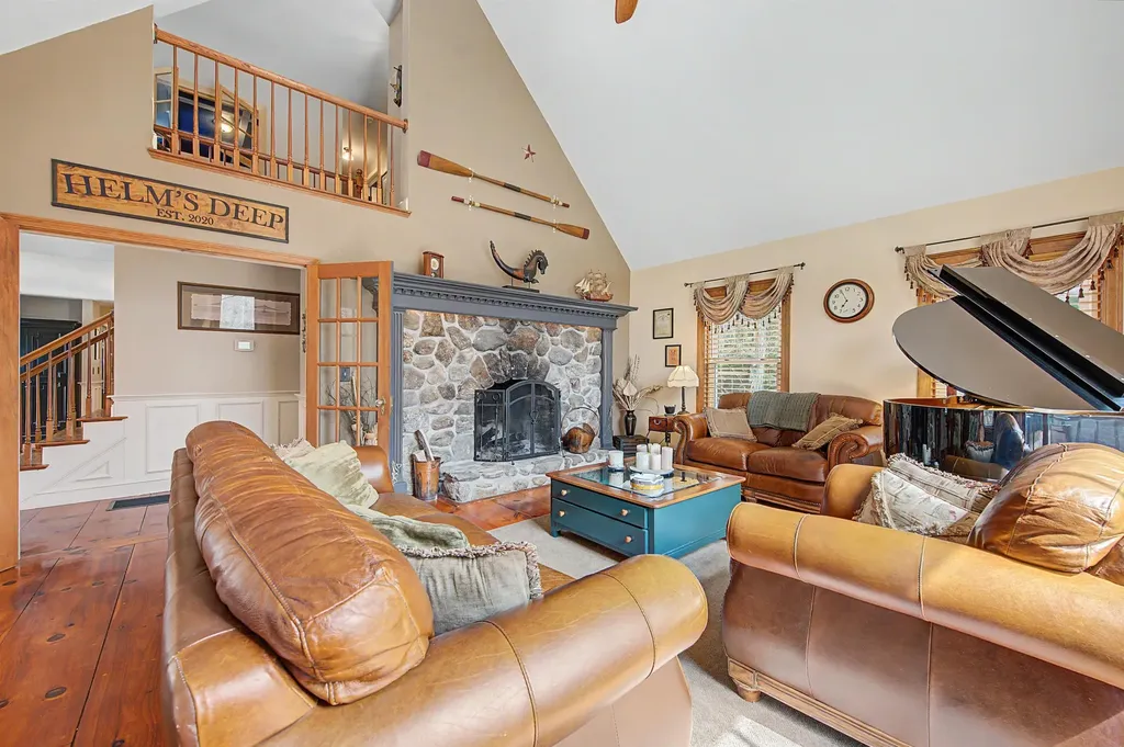 61 South Brook Circle Bradford NH 03221