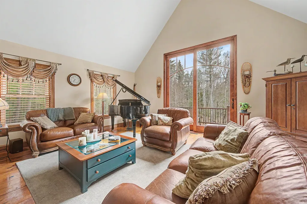 61 South Brook Circle Bradford NH 03221