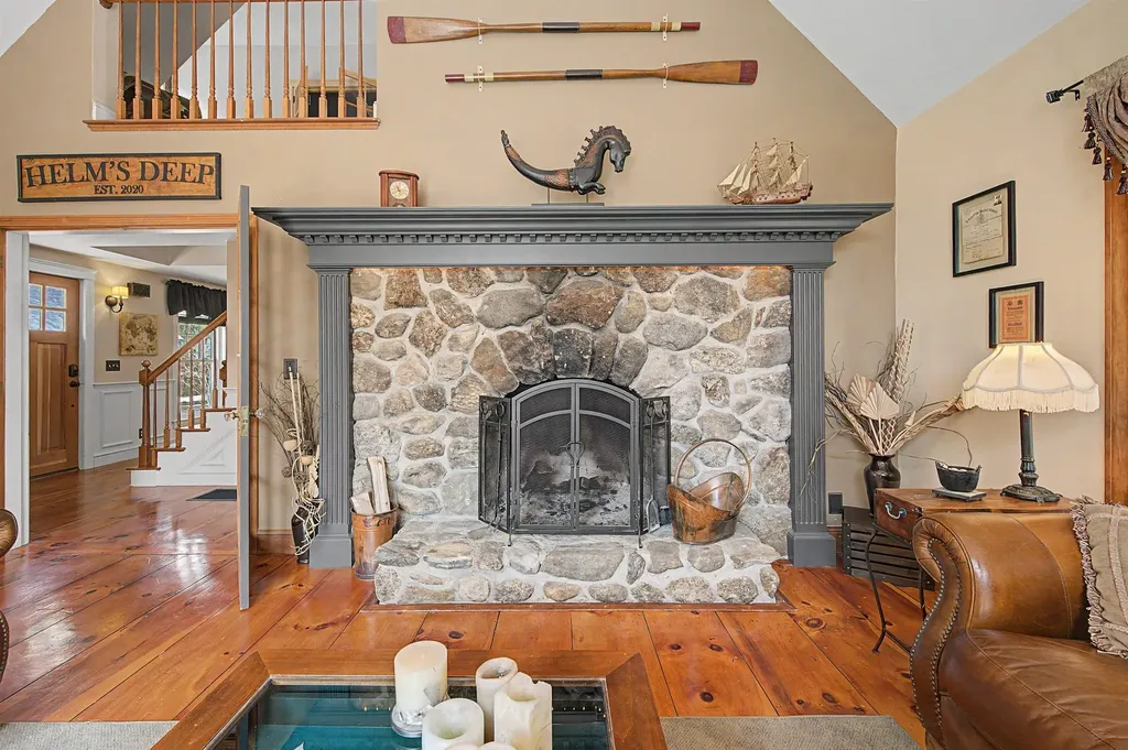 61 South Brook Circle Bradford NH 03221