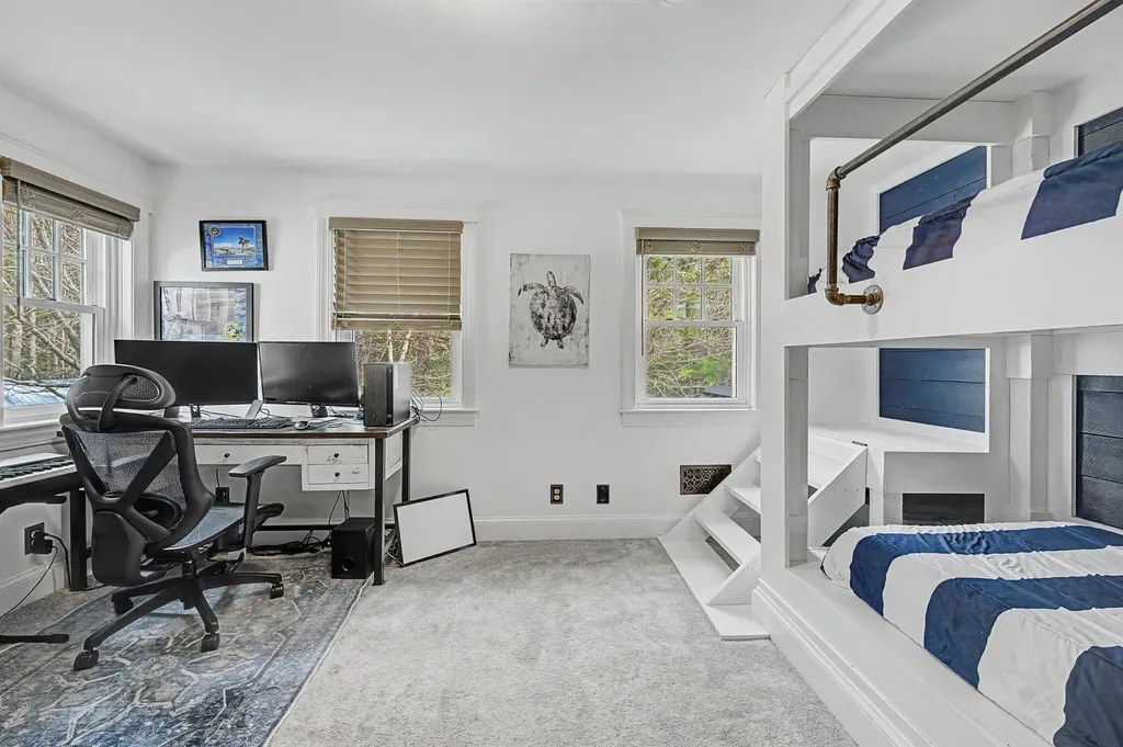 61 South Brook Circle Bradford NH 03221