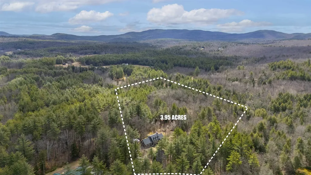 61 South Brook Circle Bradford NH 03221