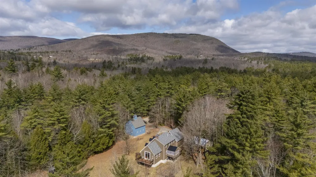 61 South Brook Circle Bradford NH 03221
