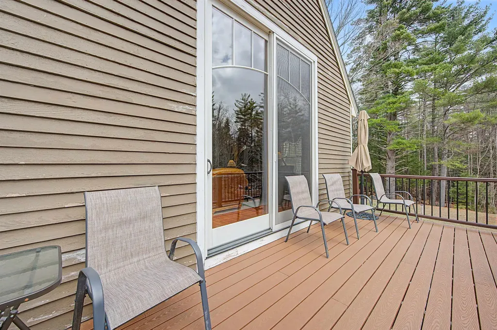 61 South Brook Circle Bradford NH 03221