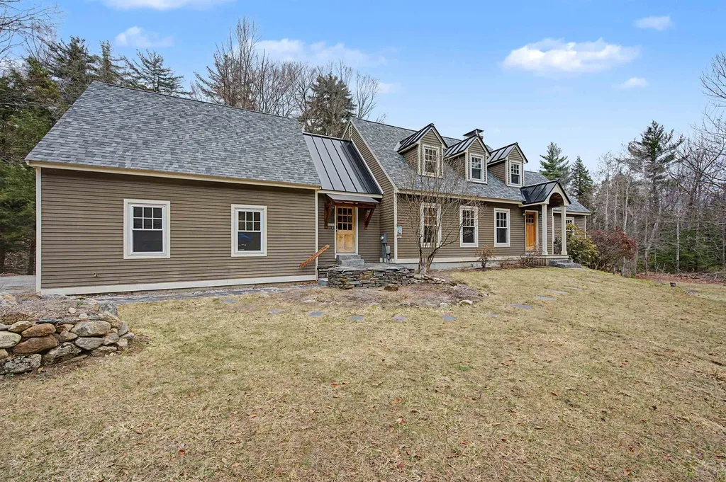 61 South Brook Circle Bradford NH 03221