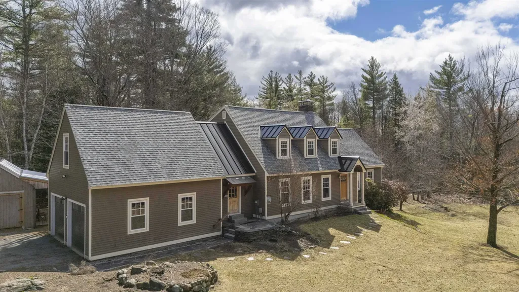 61 South Brook Circle Bradford NH 03221