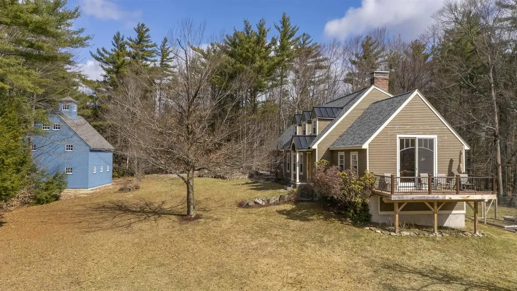 61 South Brook Circle Bradford NH 03221