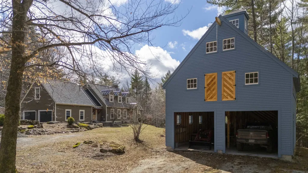 61 South Brook Circle Bradford NH 03221