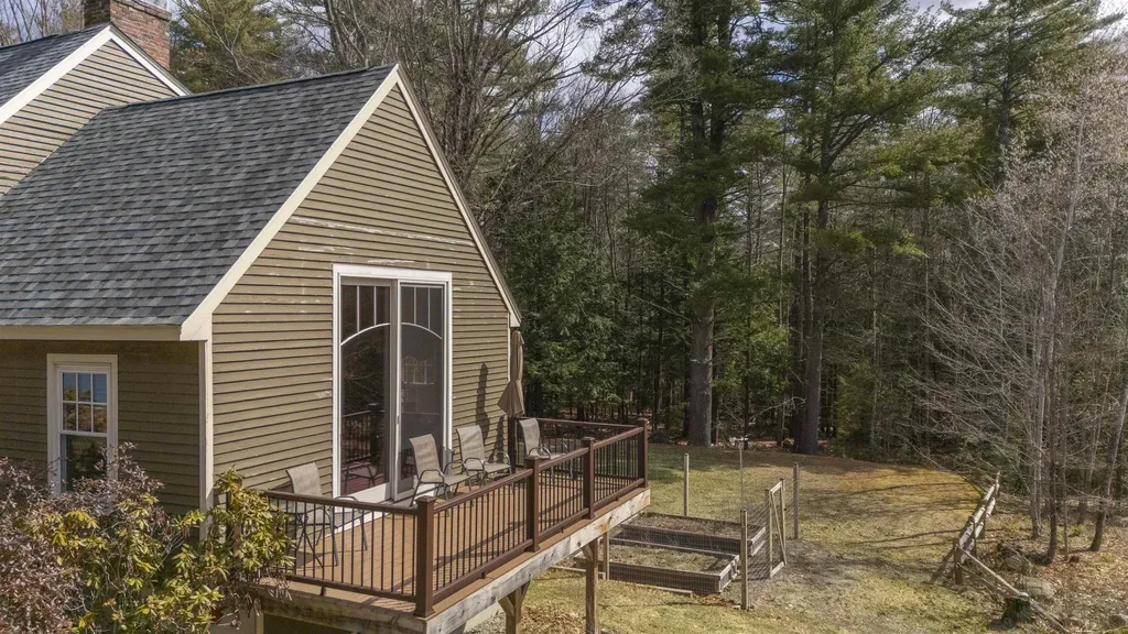 61 South Brook Circle Bradford NH 03221