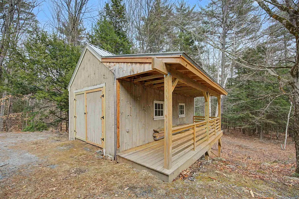 61 South Brook Circle Bradford NH 03221