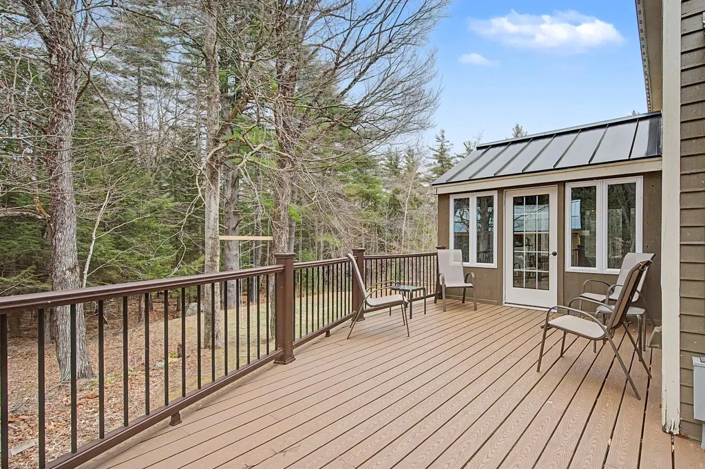 61 South Brook Circle Bradford NH 03221