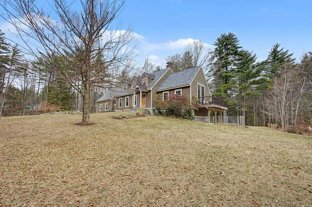 61 South Brook Circle Bradford NH 03221