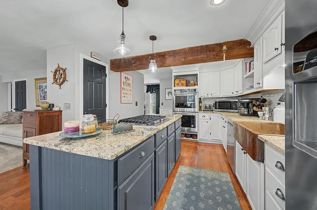 61 South Brook Circle Bradford NH 03221