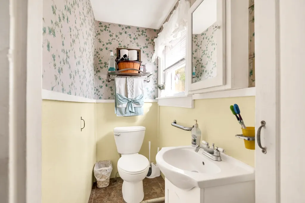 671 Washington Street Barrington NH 03825