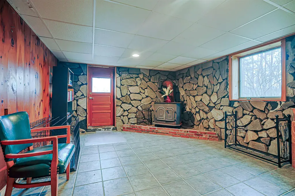 22 Tyler Street Salem NH 03079