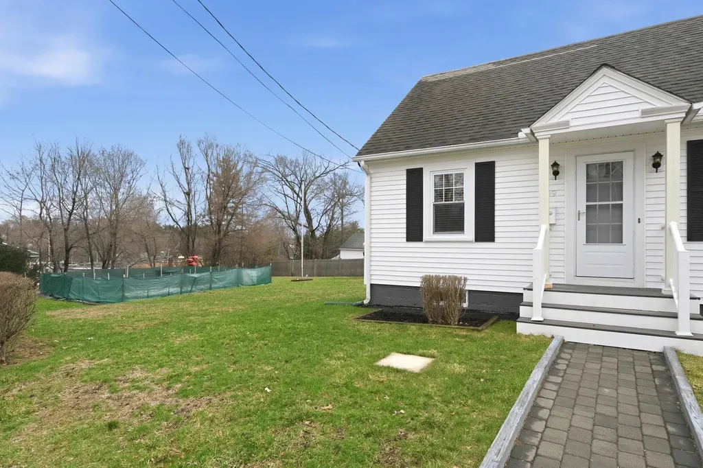 599 Brunelle Avenue Manchester NH 03103