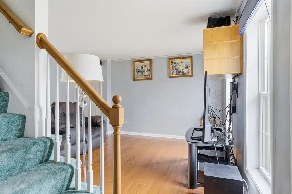 2 Freshwater Court Nashua NH 03060