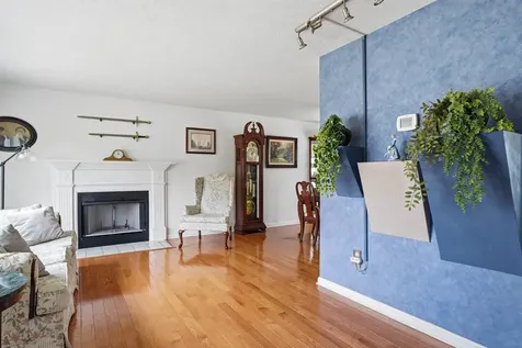 2 Freshwater Court Nashua NH 03060