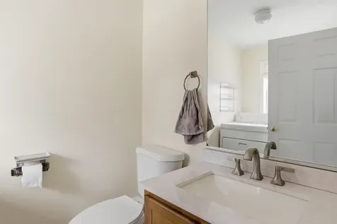 2 Freshwater Court Nashua NH 03060