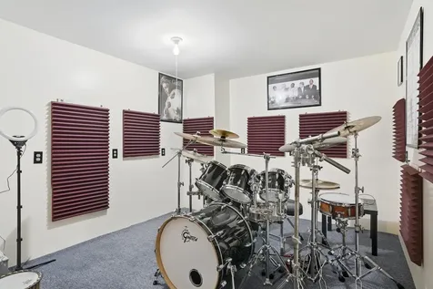 2 Freshwater Court Nashua NH 03060