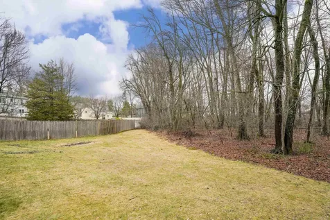 2 Freshwater Court Nashua NH 03060