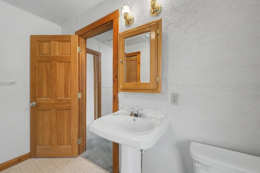 88 Cash Street Croydon NH 03773