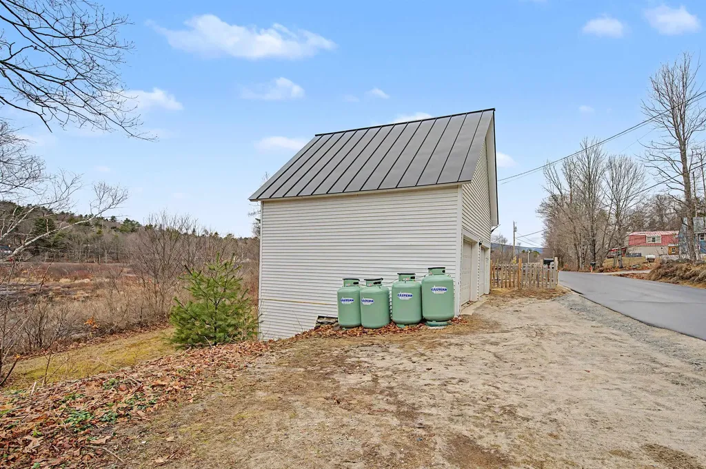 88 Cash Street Croydon NH 03773