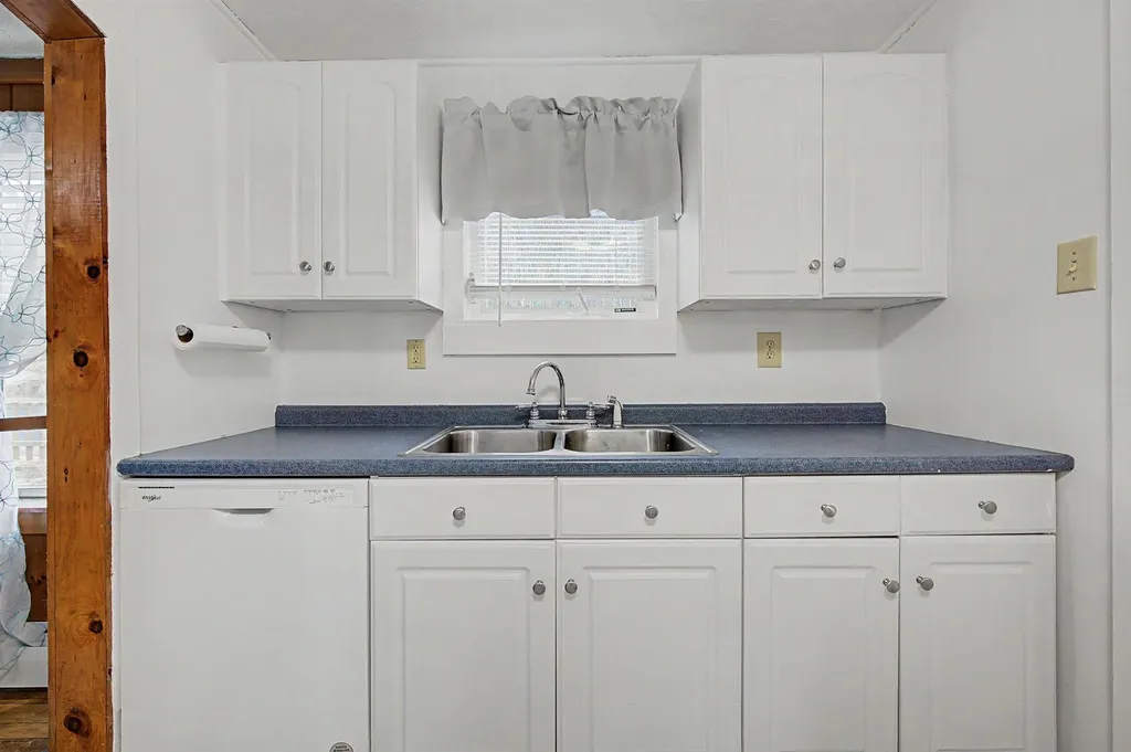 88 Cash Street Croydon NH 03773