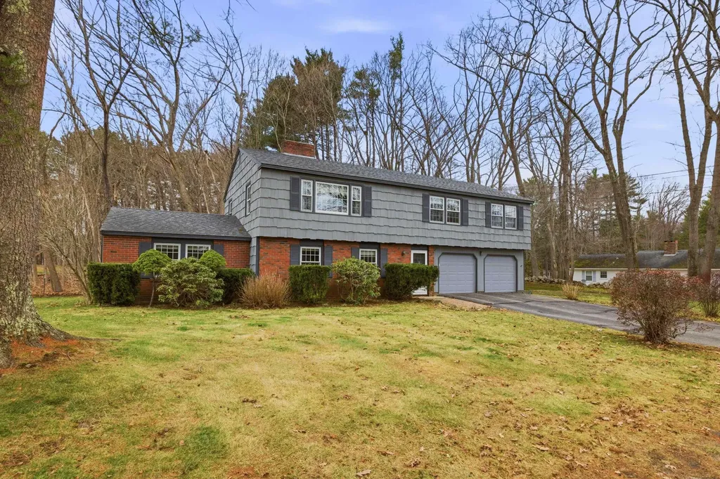 6 Alden Avenue North Hampton NH 03862