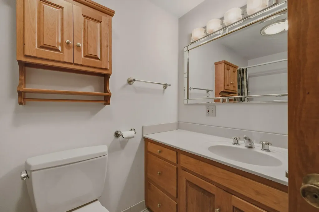 6 Alden Avenue North Hampton NH 03862