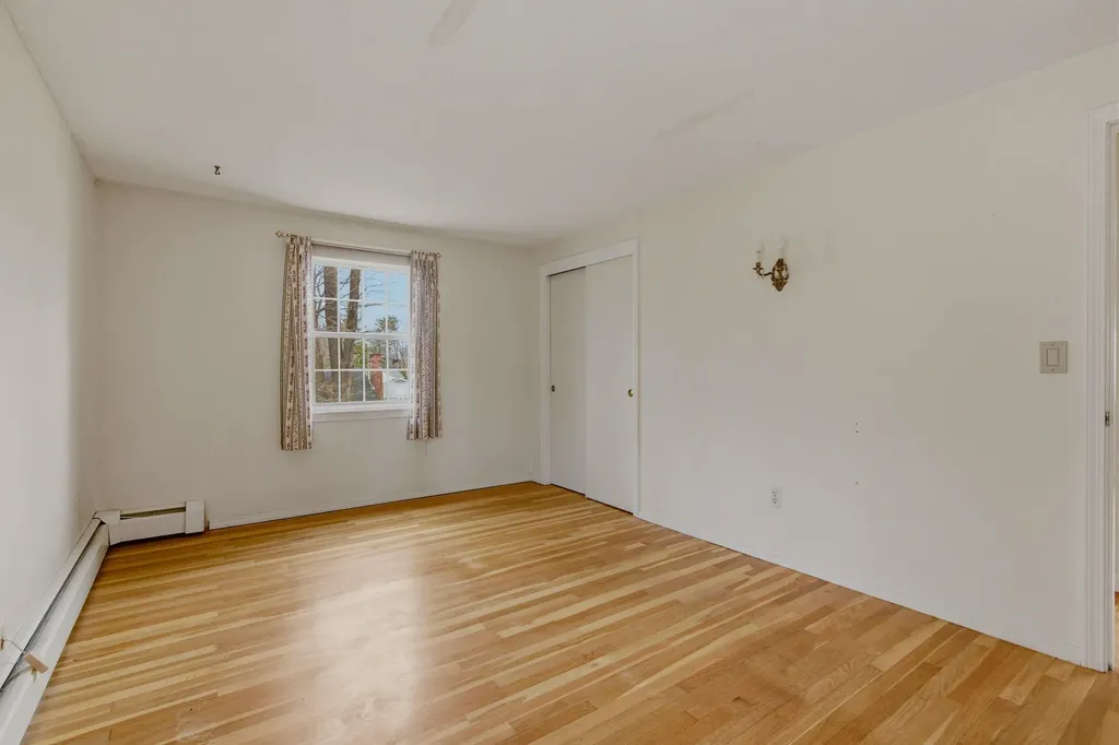 6 Alden Avenue North Hampton NH 03862