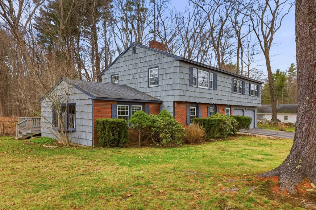 6 Alden Avenue North Hampton NH 03862