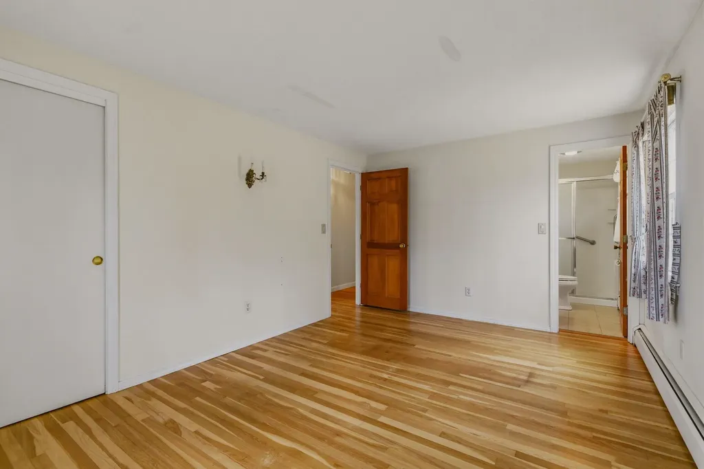 6 Alden Avenue North Hampton NH 03862