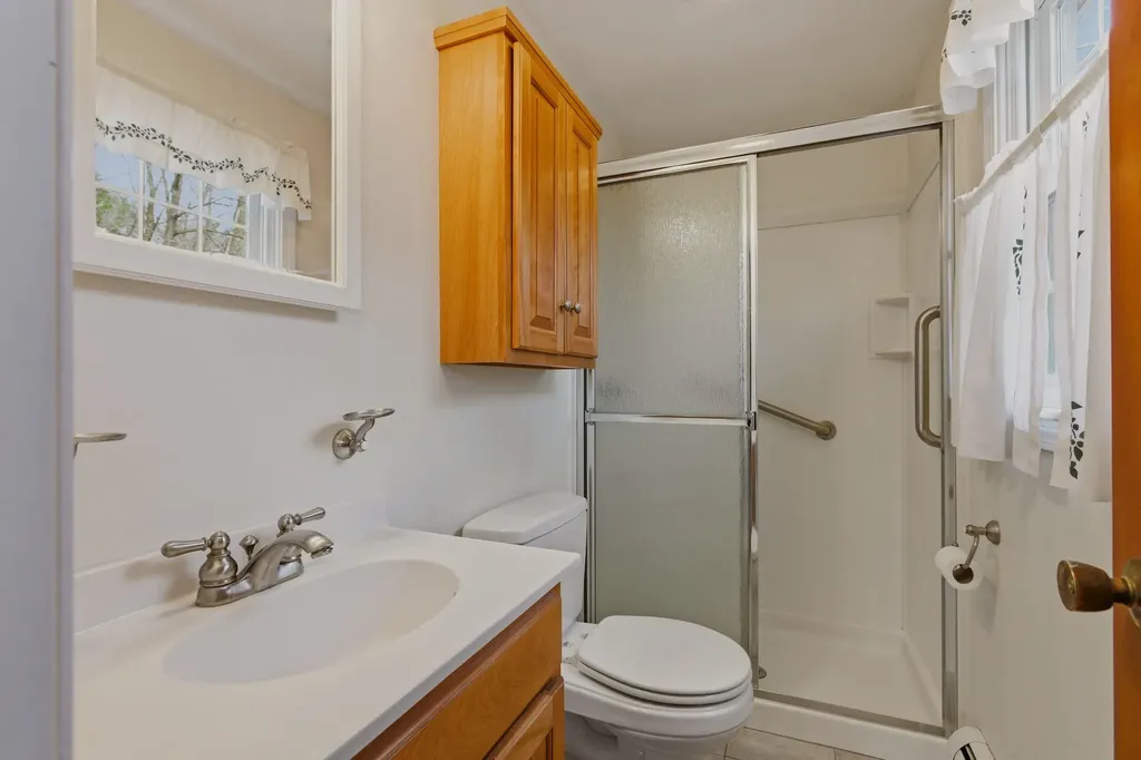 6 Alden Avenue North Hampton NH 03862