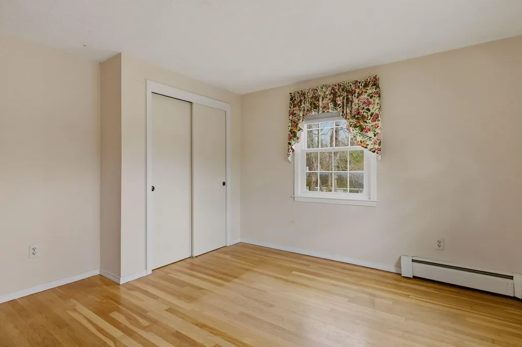 6 Alden Avenue North Hampton NH 03862