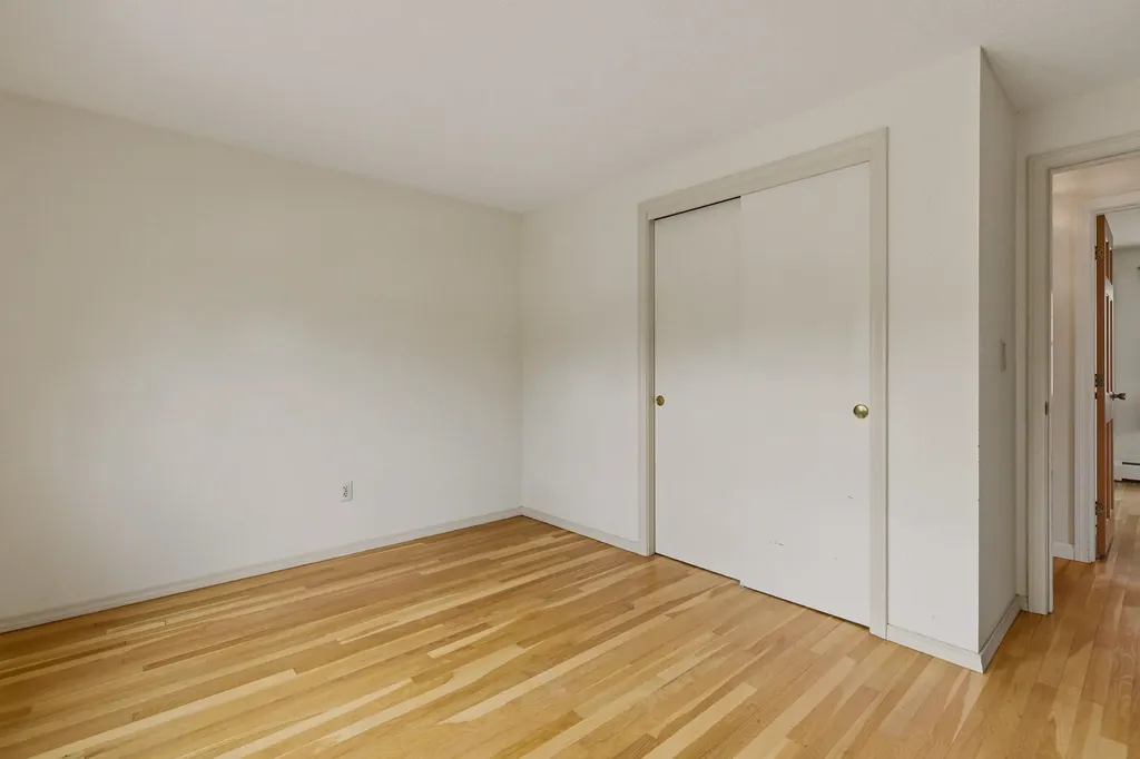 6 Alden Avenue North Hampton NH 03862