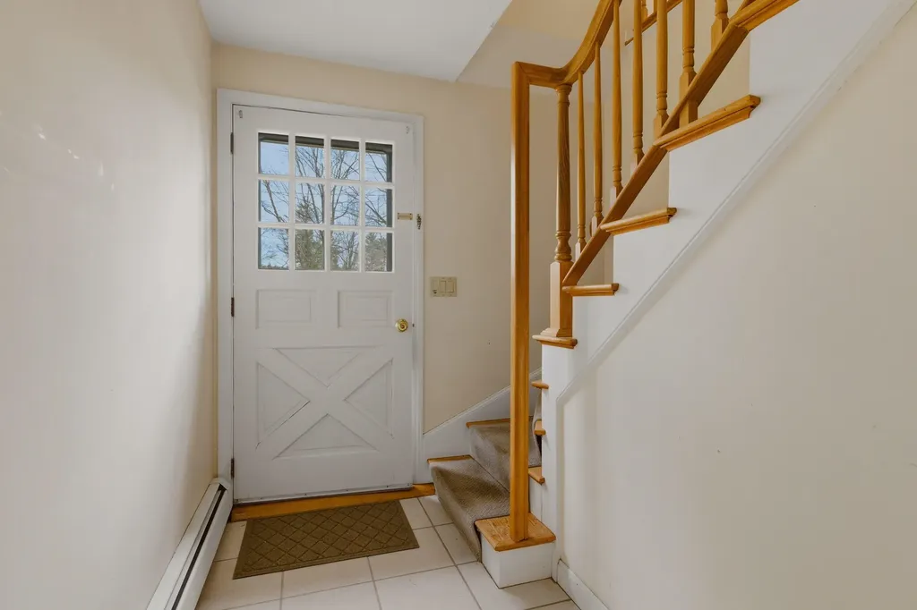 6 Alden Avenue North Hampton NH 03862