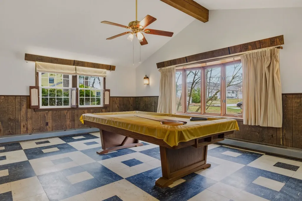 6 Alden Avenue North Hampton NH 03862