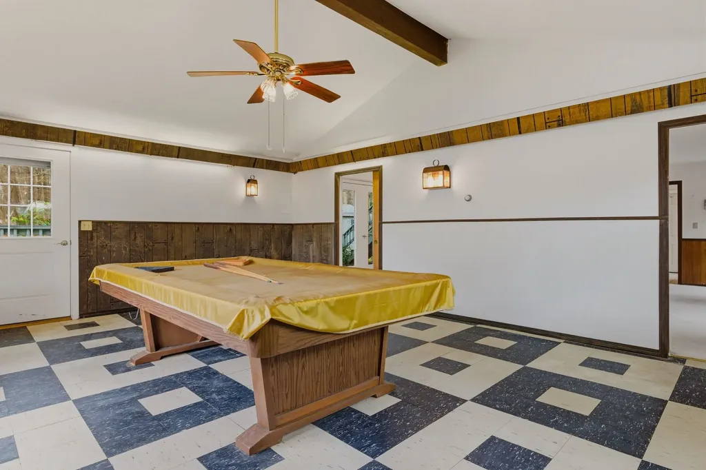 6 Alden Avenue North Hampton NH 03862