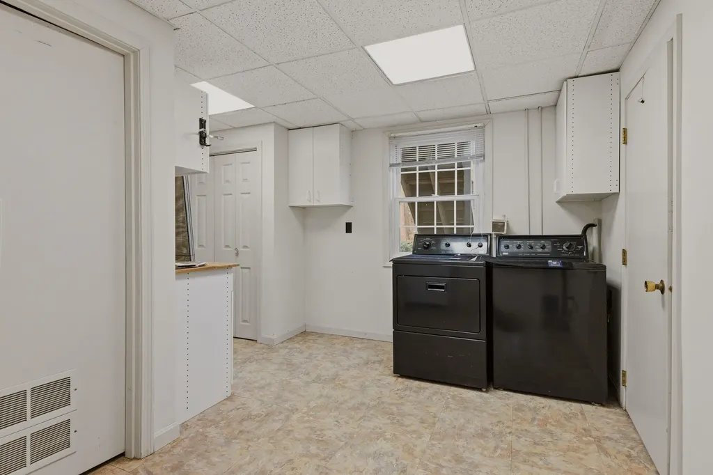 6 Alden Avenue North Hampton NH 03862