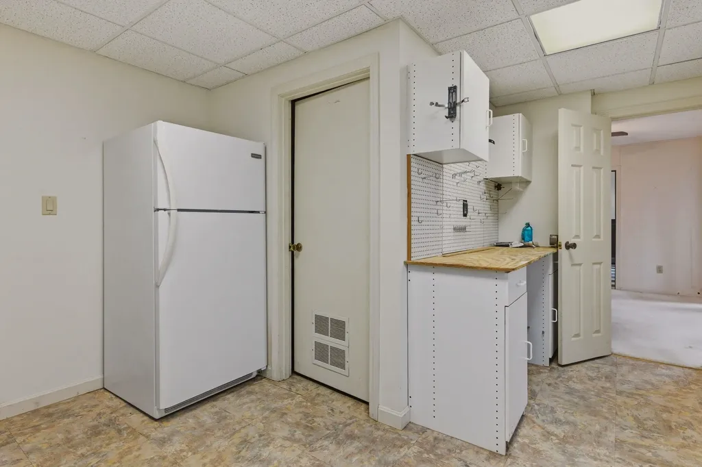 6 Alden Avenue North Hampton NH 03862