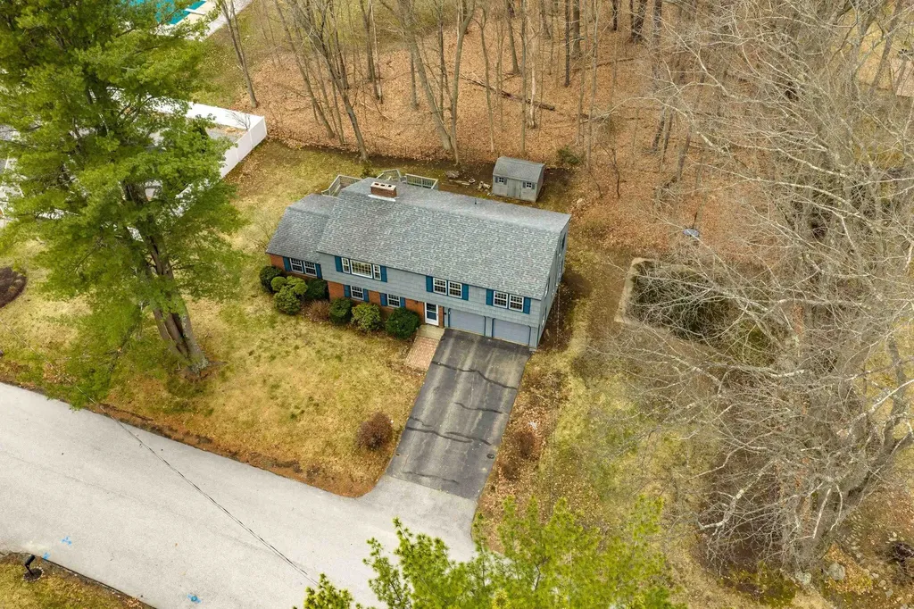 6 Alden Avenue North Hampton NH 03862