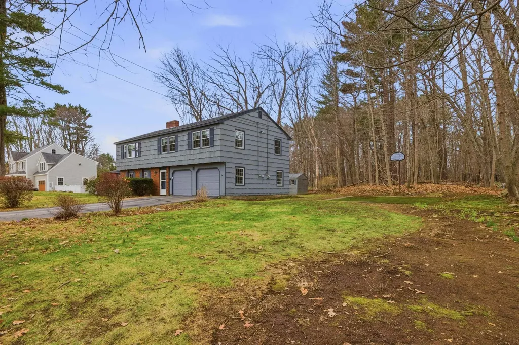 6 Alden Avenue North Hampton NH 03862