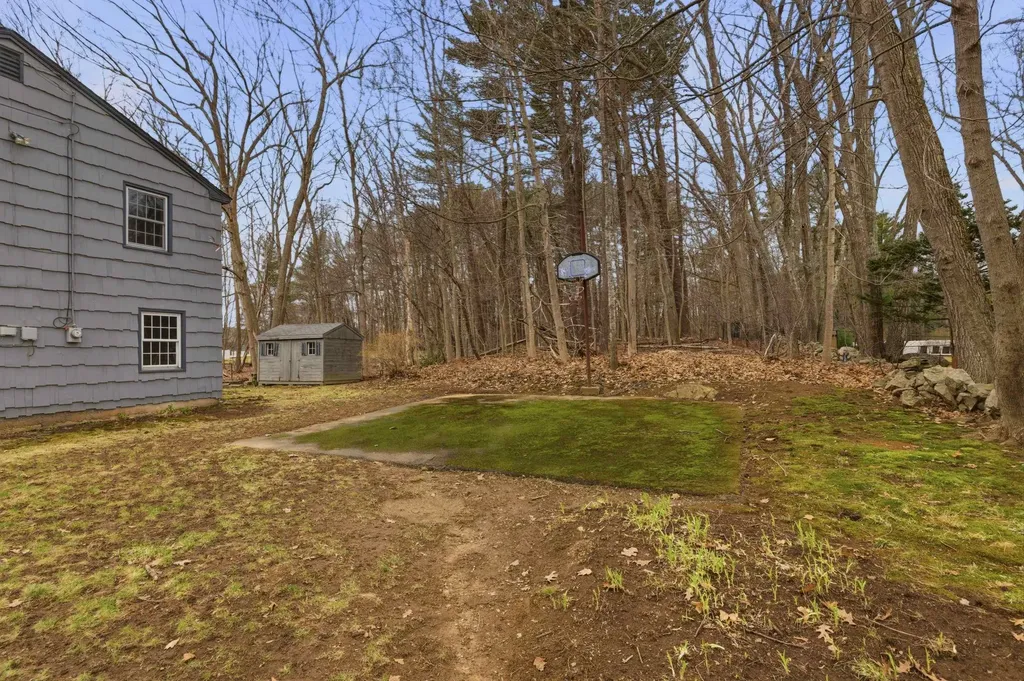 6 Alden Avenue North Hampton NH 03862