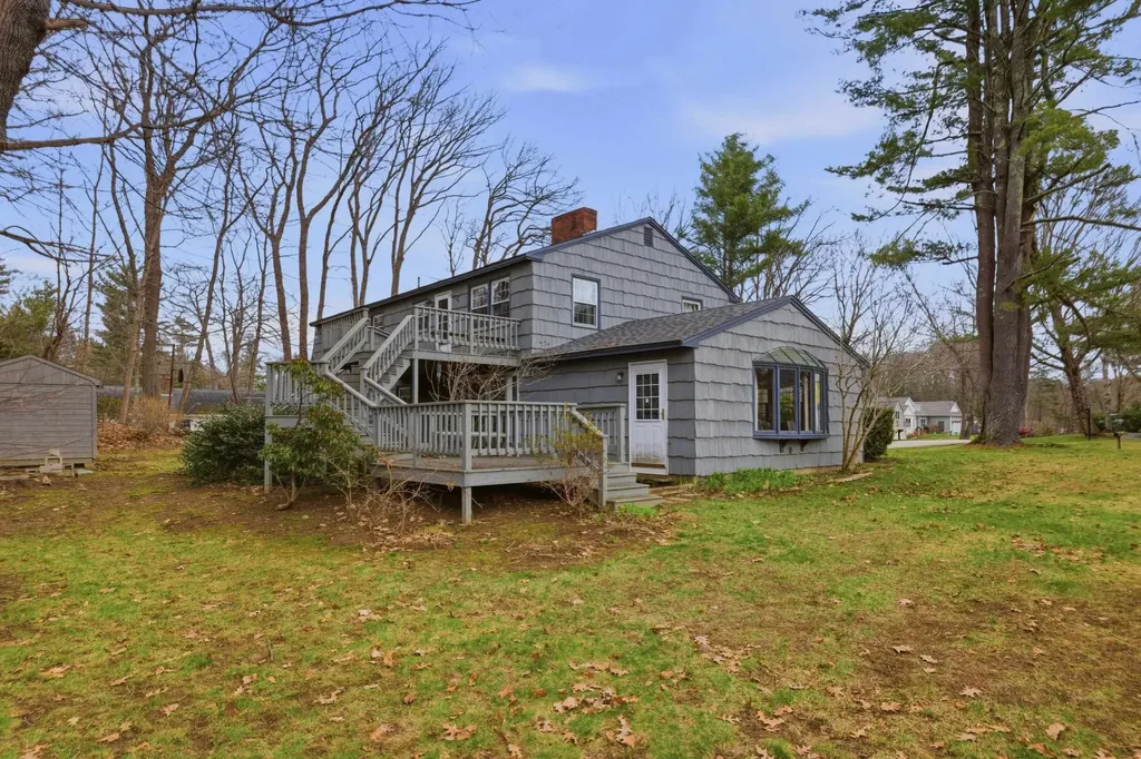 6 Alden Avenue North Hampton NH 03862