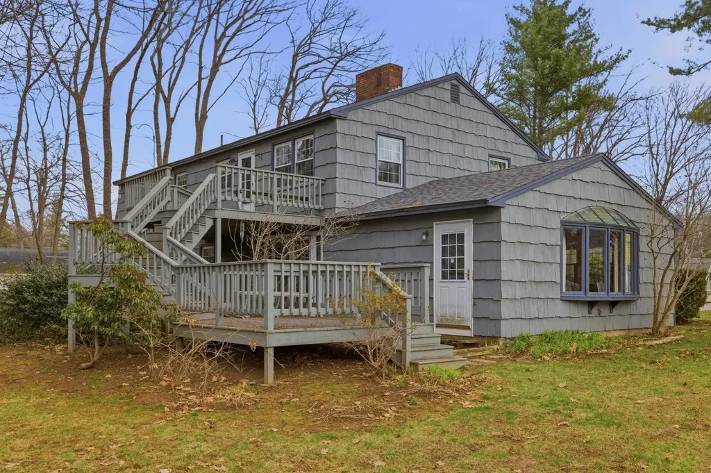 6 Alden Avenue North Hampton NH 03862