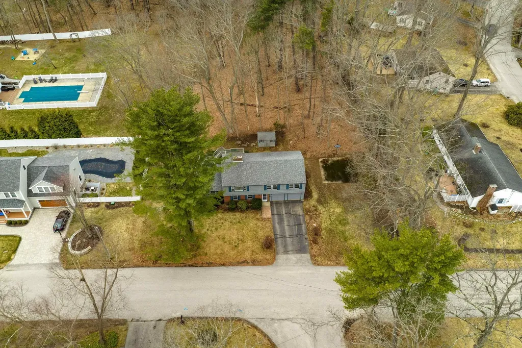 6 Alden Avenue North Hampton NH 03862