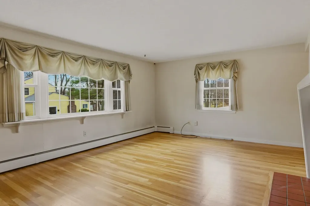 6 Alden Avenue North Hampton NH 03862