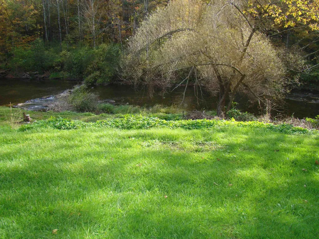 2122 Vt. Route 140 Highway Poultney VT 05764