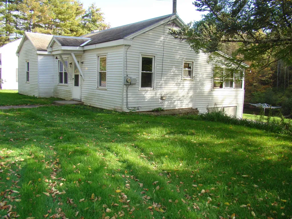 2122 Vt. Route 140 Highway Poultney VT 05764