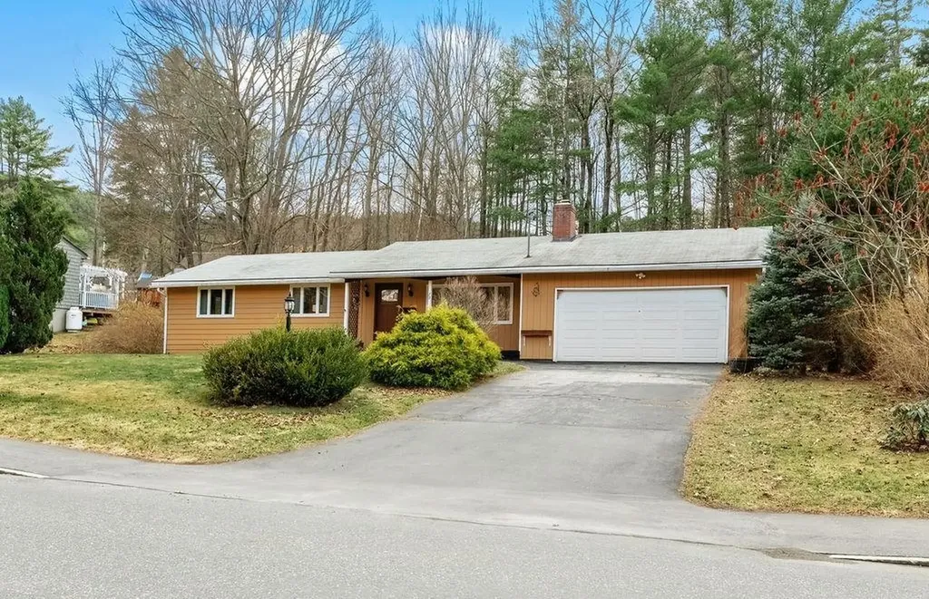 79 East Street Claremont NH 03743